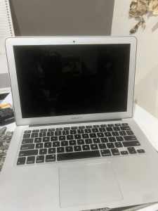 MacBook Air i5 1.8GHz 13 (Mid 2017) 128GB SSD - Perfect Condition