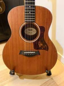 Taylor GS mini Mahogany acoustic guitar option SKB case