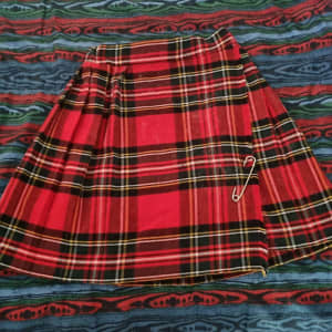 Girls size 6 tartan skirt 