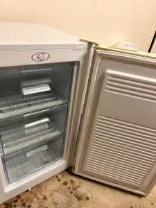 Avita bar freezer 82 litres