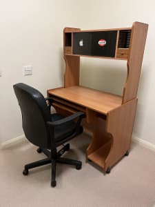 Computer desk on casters