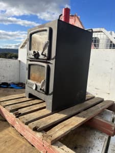 Nectre wood heater with oven in the bottom