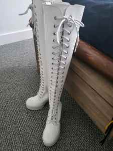 ladies white boots size 8