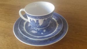 Willow cup/saucer/plate trio