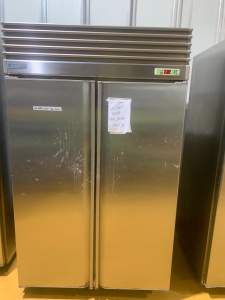 Bakers Buddy 2 door upright freezer self-contained 950 Ltr Finish: