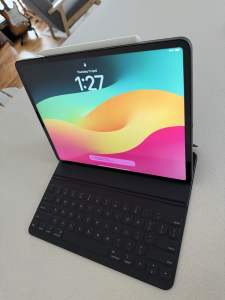 Apple iPad Pro 12.9inch 256GB 3rd Gen, Folio Keyboard case, Pencil