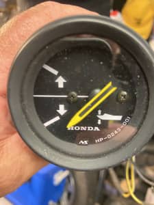 Honda outboard motor tilt gauge