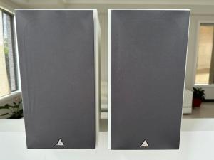 NEAR NEW HIGHLY ACCLAIMED FRENCH DESIGNED SPEAKER TRIANGLE BOREA BR03