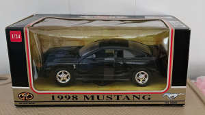 Black 1998 Mustang 1:24 Motor Max Die Cast Metal New