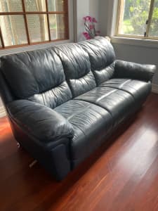 3 seater lounge with matching 2 armchairs
