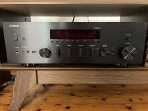 Yamaha r-n 602 Integrated Amplifier