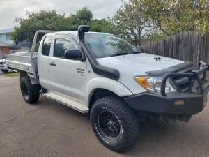UPGRADED- 2008 TOYOTA HILUX SR (4x4) 5 SP MANUAL X CAB C/CHAS