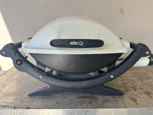 Weber Baby Q BBQ with Flat Grill