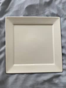 Maxwell and Williams plates/platters x 8