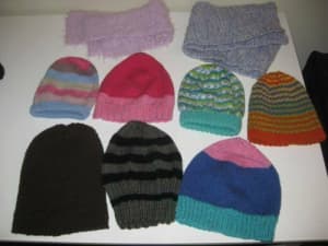 $10 THE LOT: NEW 9 BEANIES & 2 SCARVES 