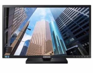 Samsung Desktop Monitors 27 - R.R.P $2,200 - 2 available with stands