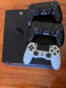 PlayStation 4 500GB with 3 controllers and 3 Games