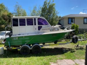 BOAT HALF CAB 16.5 FT with TRAILER
