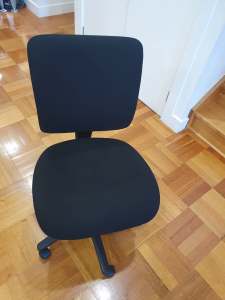 Quality Modern Apparell Gas desk chair