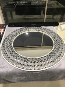 White round mirror