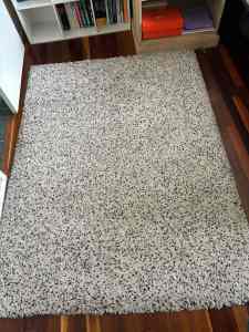 grey rug 1.35*1.8m, if u need could clean it to go