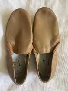 Size 9 Girls Slip On Tan Leather Jazz or Ballet Shoes