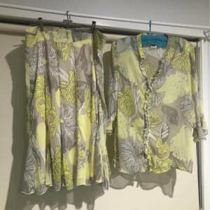 Brand New Ladies Size 14 Bone & Yellow Top and Skirt Outfit For Sale