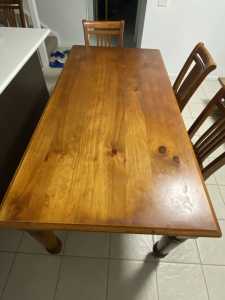 Balmoral Dining table