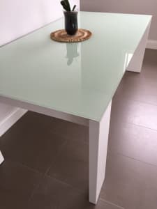 White glass dining table/ heavily reduced 