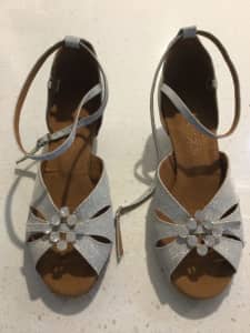 Ladys ballroom dancing shoes 