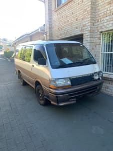 Parting toyota hiace supercustom limited LH100g