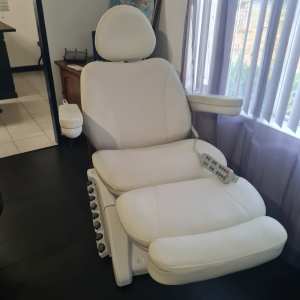 Oasis luxury beauty salon chair