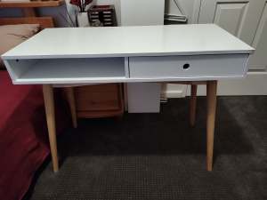 White Console/Desk/Hallway Table