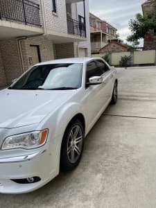 Low kms Chrysler 2014 8 speed Automatic for sale