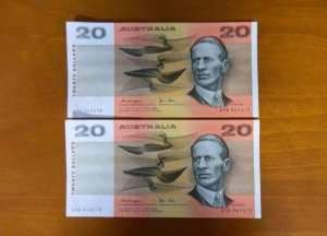 Australian Bank Notes - 2 x 1979 Knight/Stone $20 AUNC Consecutive