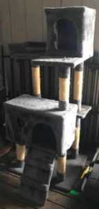 $40 if pickup Today Cat house scratch pole tower