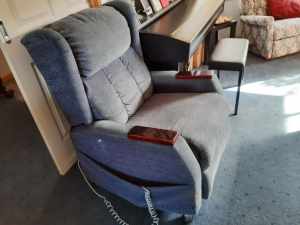 Electric recliner /lift chair