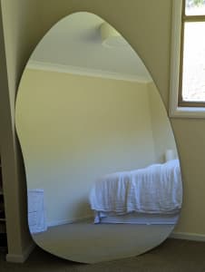 Custom mirror - bean shaped 1.6m