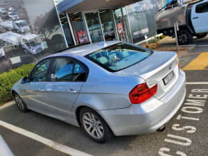 Car for quick sale BMW 320i low kilometers 