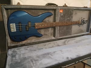 Yamaha bass guitar with case and amp