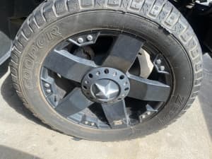 KMC XD series 20IN alloy wheel set