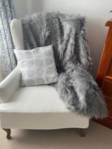 Light Gray,Long Pile Shaggy Faux Fur -rug / blanket/ throw