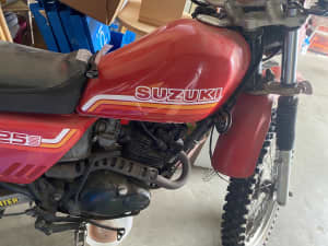 1982 Suzuki DR 125 S Road /Trail Motorcycle