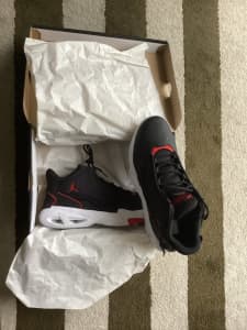 Jordan max aura 4 blk/red shoes