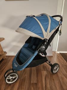 Citymini baby jogger/pram/stroller with an orginiser and liner