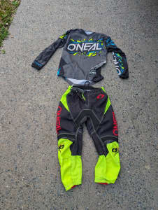 BMX gear: ONeal top and pants