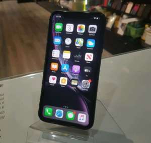 IPHONE XR 64GB BLACK COMES WITH WARRANTY