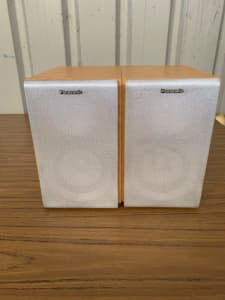 Panasonic speaker system SB-PM21working condition $20 140w x 210d x 2