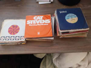 Collection of 113 Single Vinyl Records from the 70s, Mostly Near Mint