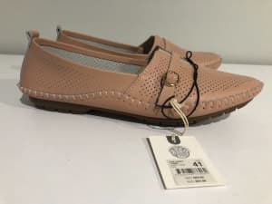 New Womens size 41 (10) Dusty pink leather shoes 